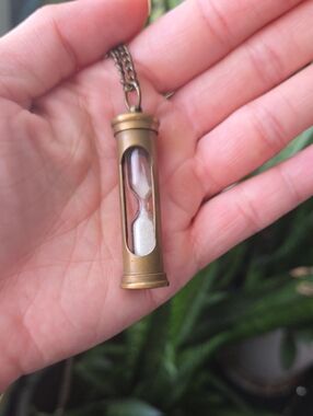 Vintage-Style Hourglass Pendant Necklace - Gold Bronze Tone